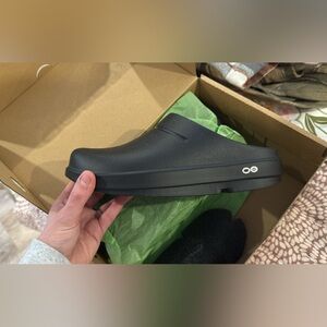 OOFOS Black Oocloog Unisex Slip-On Clog